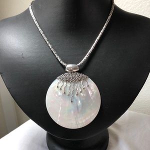 Pendant Mother of Pearl Shell - NWOT